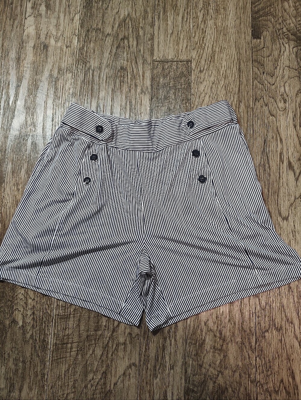 Robert Louis Striped High-Waist Button Front Women's Shorts - Black/White Size L